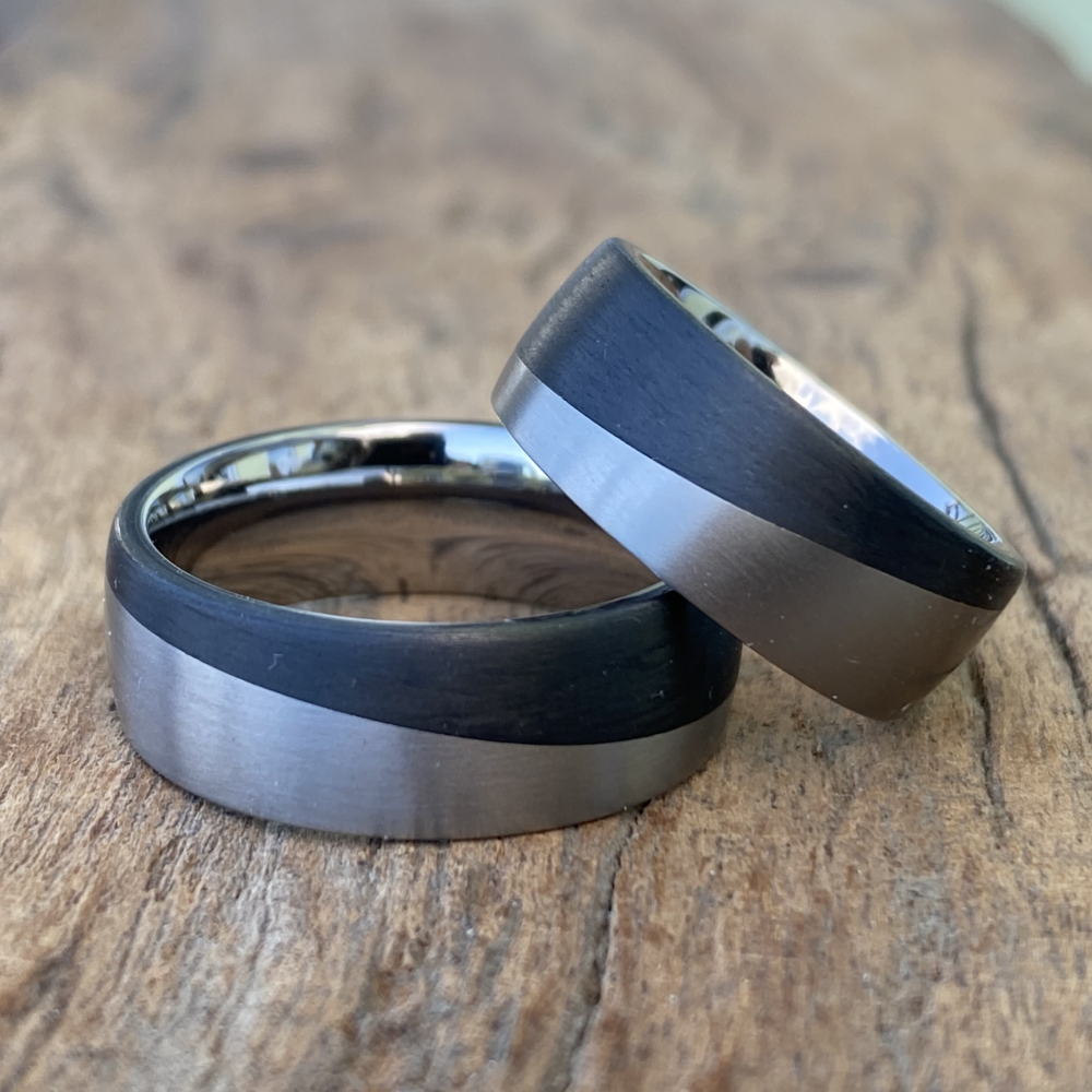 Preview: Junge Linie Trauringe – Titan & Carbon mit Brillant P9224615