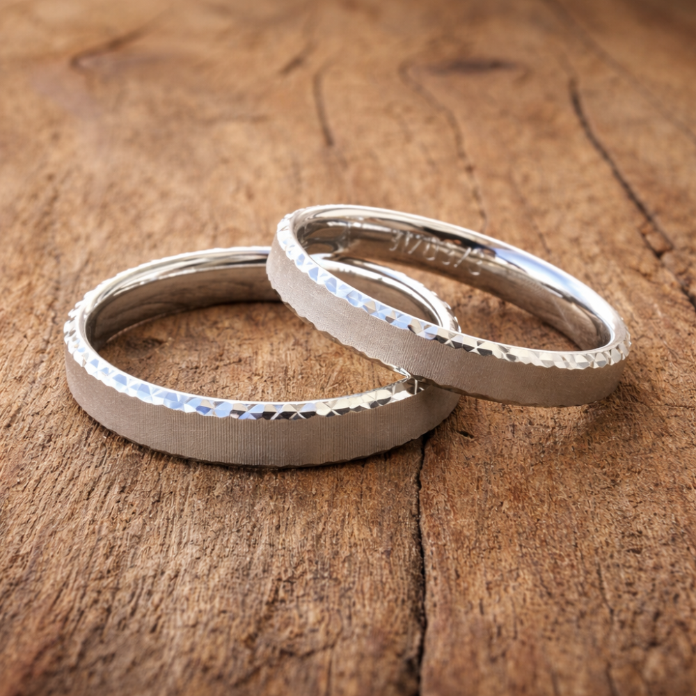 Preview: Twinkles Trauringe aus 375 Weißgold – filigrane Eleganz mit funkelnden Facetten