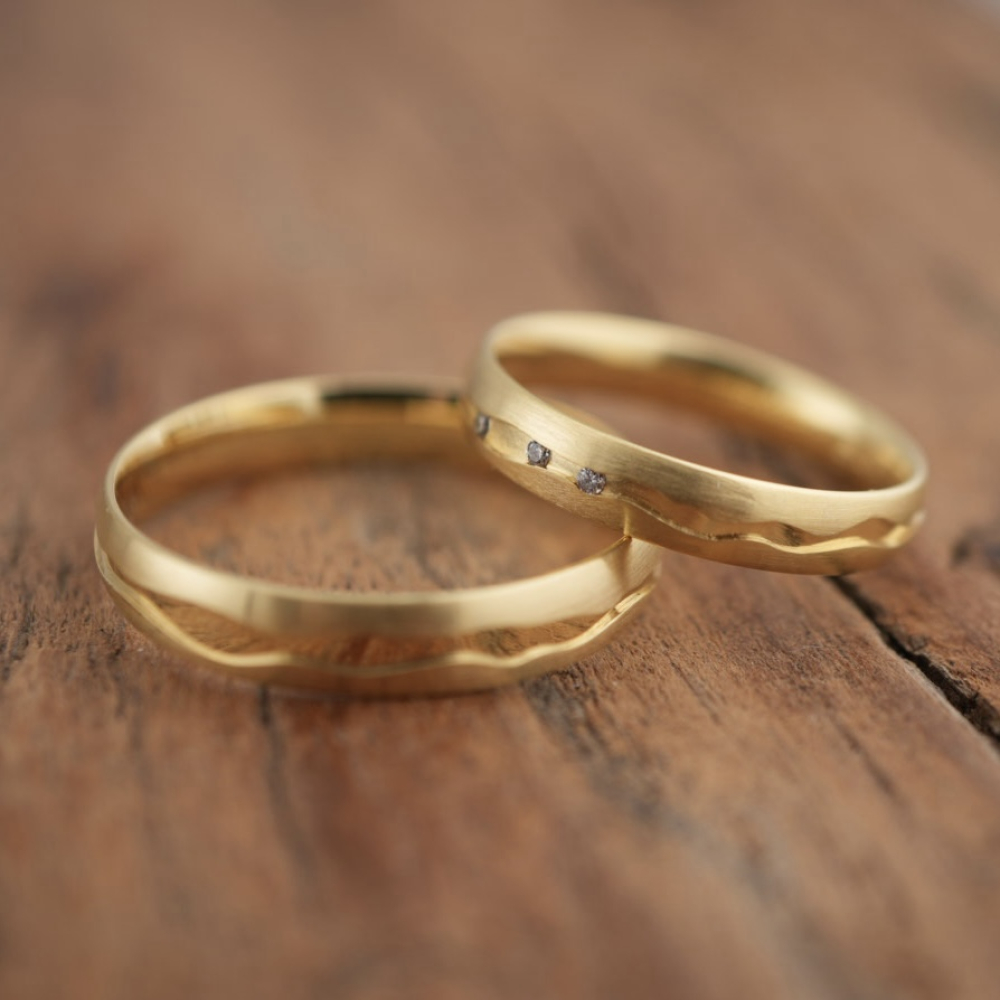 Preview: schmale Trauringe aus Haselnuss Gold