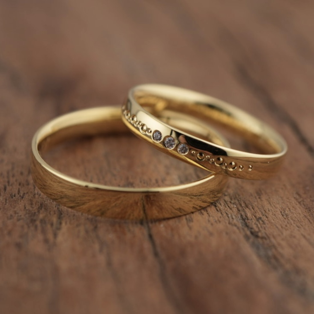 Preview: schmale Trauringe aus Haselnuss Gold