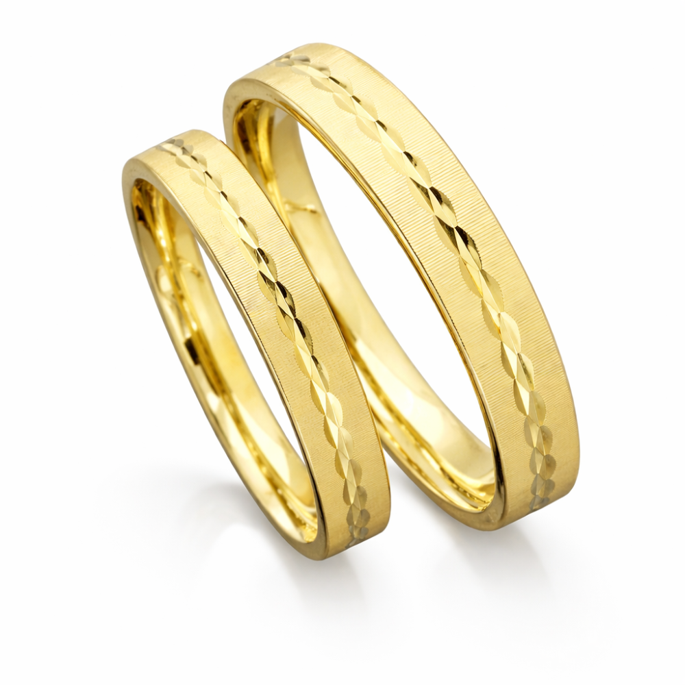 Preview: Twinkles Trauringe aus 375 Gelbgold – feine Struktur mit funkelnder Mittellinie