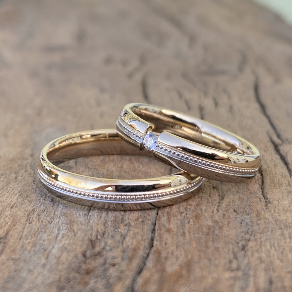 Preview: Edle Trauringe aus 585 Apricotgold & Graugold – mit Millgriff und Brillant in Spannoptik