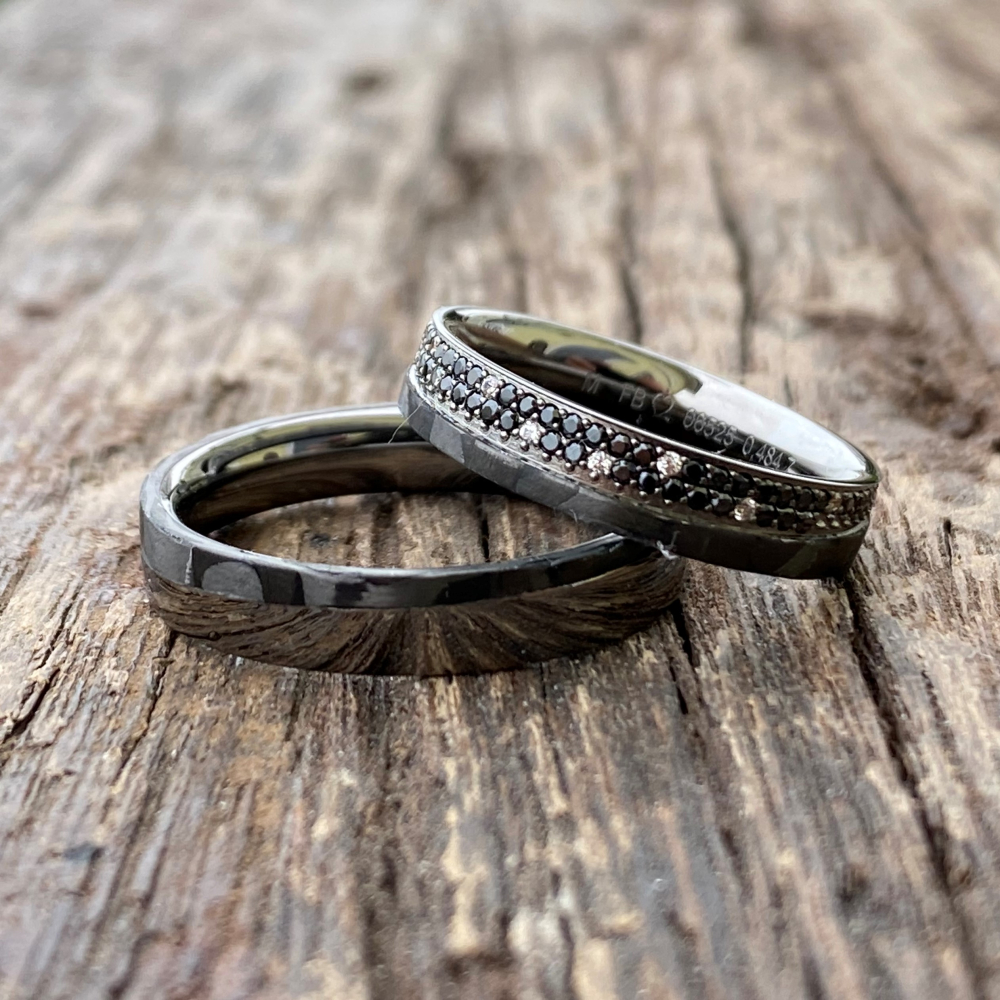 Preview: Trauringe aus 585 Graugold, Palladium & Carbon mit Brillanten | Zeitlose Eleganz für moderne Paare