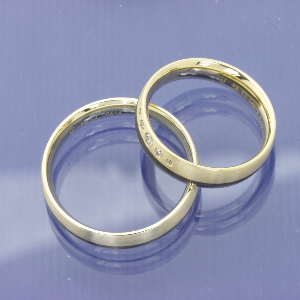 Preview: Trauringe aus 585 Gelbgold & Carbon mit Brillant | Moderne Klassiker für stilvolle Paare