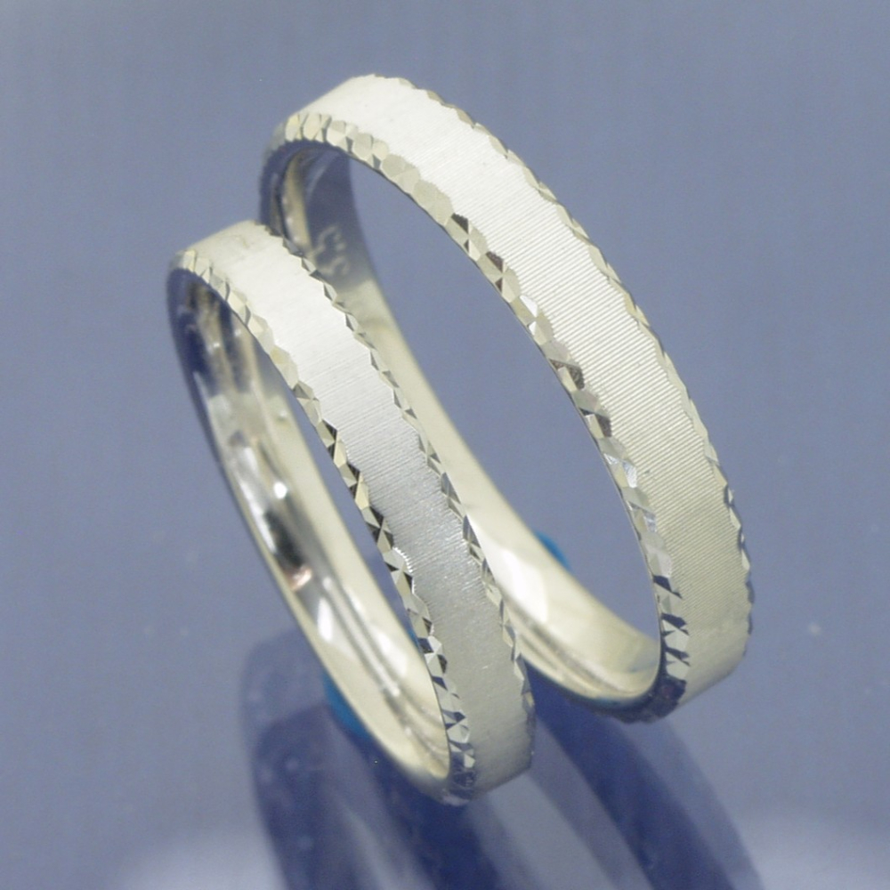 Trauringe mit Sternenhimmel