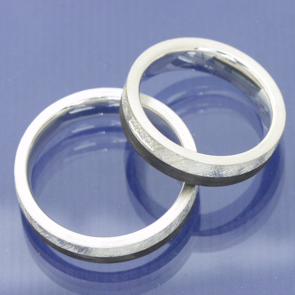 Preview: Silber Trauringe mit Carbon P3085806