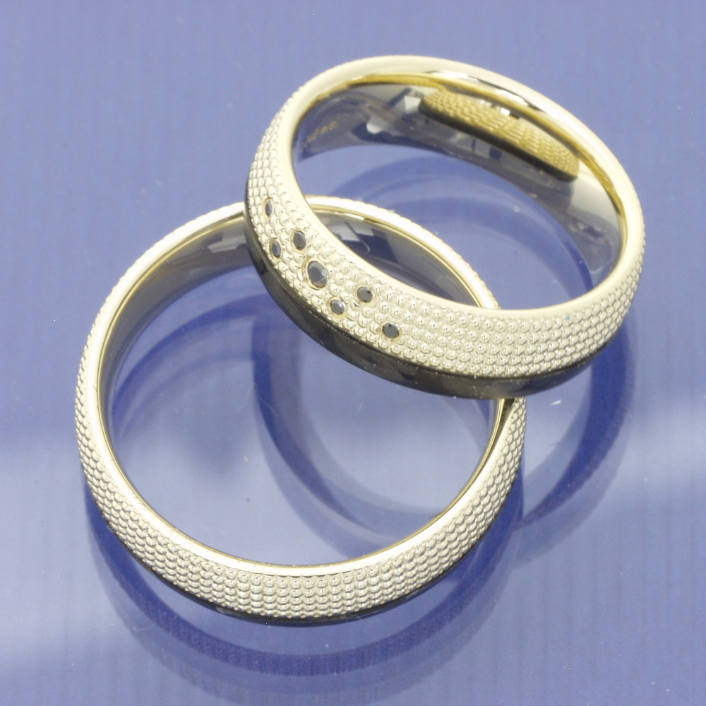 Preview: Trauringe aus 585 Gelbgold mit Carbon und schwarzen Brillanten