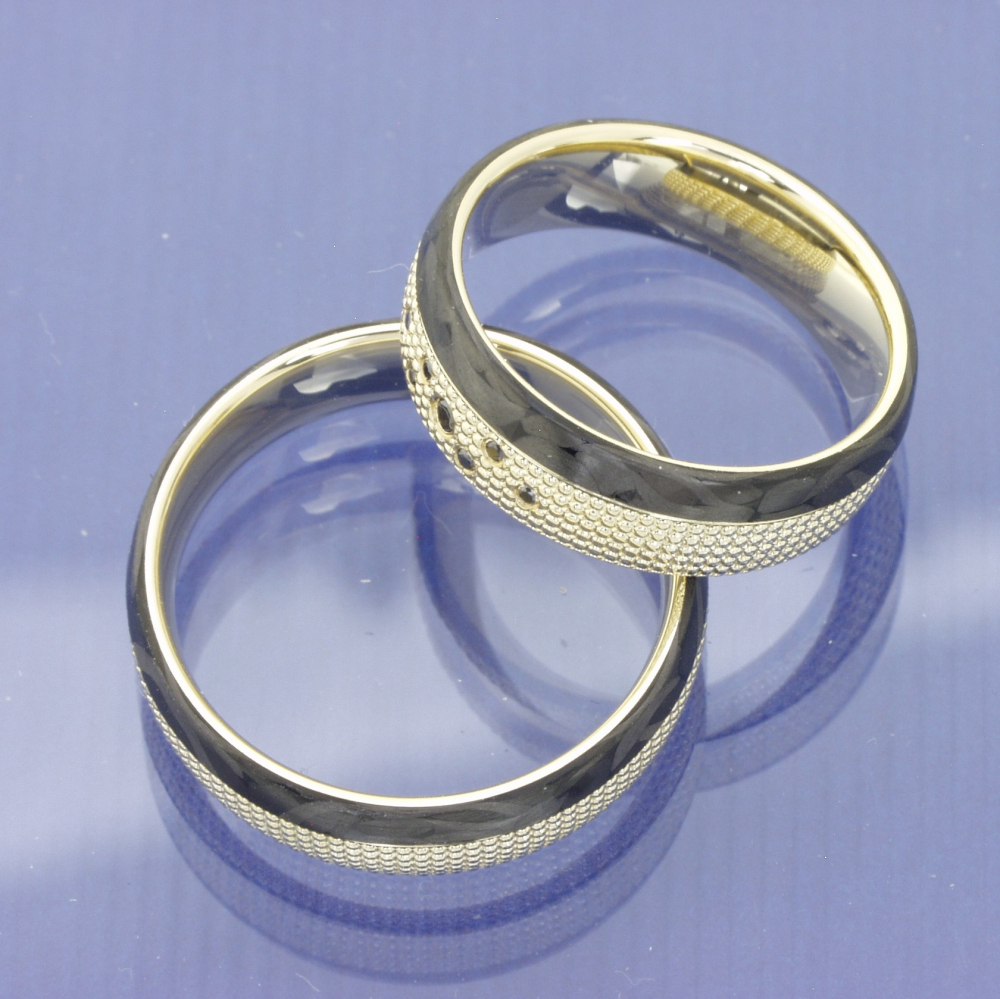 Preview: Trauringe aus 585 Gelbgold mit Carbon und schwarzen Brillanten