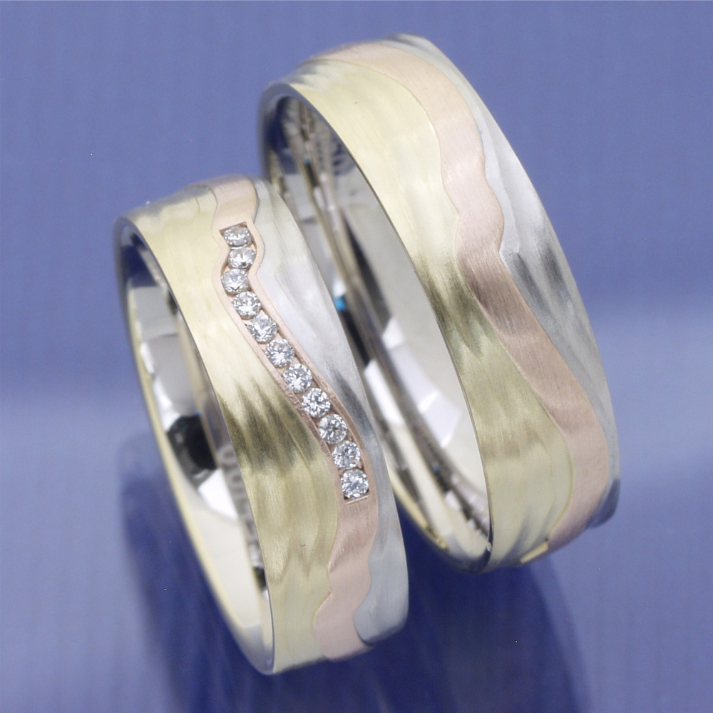 Preview: Tricolor Eheringe mit Brillanten – Eleganz in drei Goldfarben