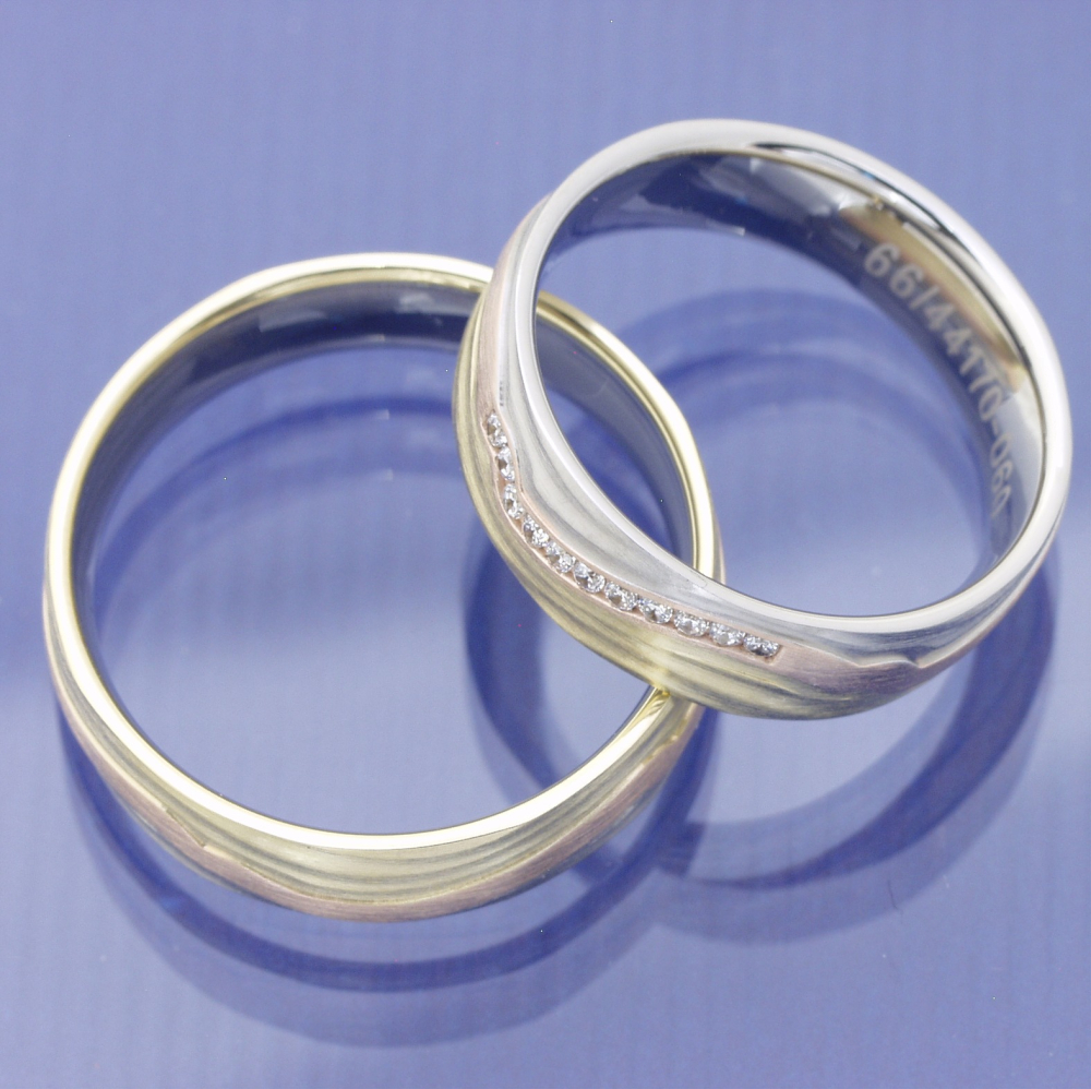 Preview: Tricolor Eheringe mit Brillanten – Eleganz in drei Goldfarben