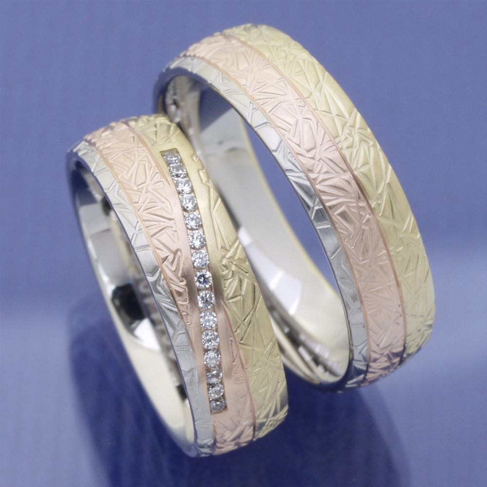 Preview: Tricolor Eheringe aus Rosé-, Gelb- und Weißgold mit Diamanten – Modell Sunrise