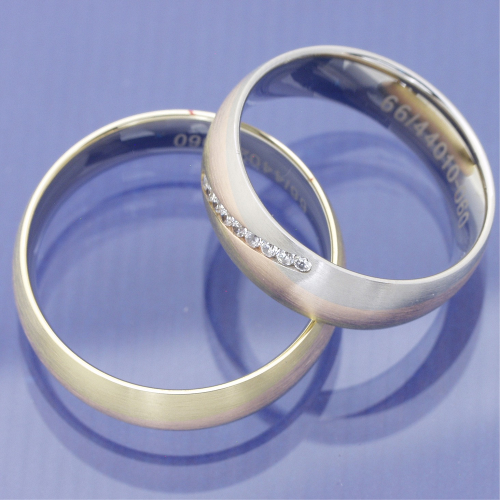 Preview: Tricolor Eheringe aus Weiß-, Gelb- und Roségold mit Diamanten – Modell Sunrise