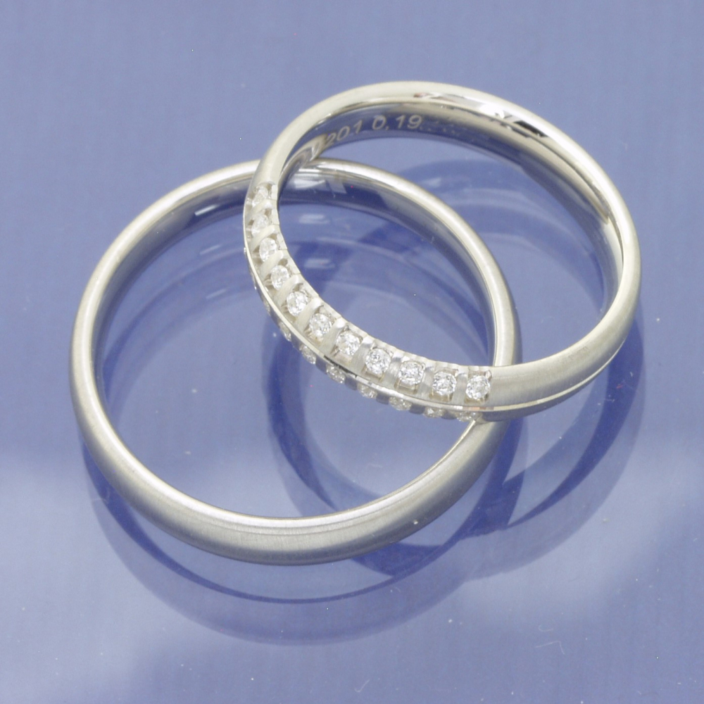 Preview: Trauringe aus 585 Weißgold mit 0,198 ct Brillanten