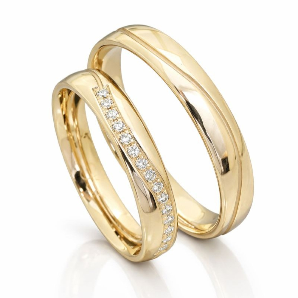 Trauringe 585 Caramellgold – mit Wellenrille & Brillantbesatz