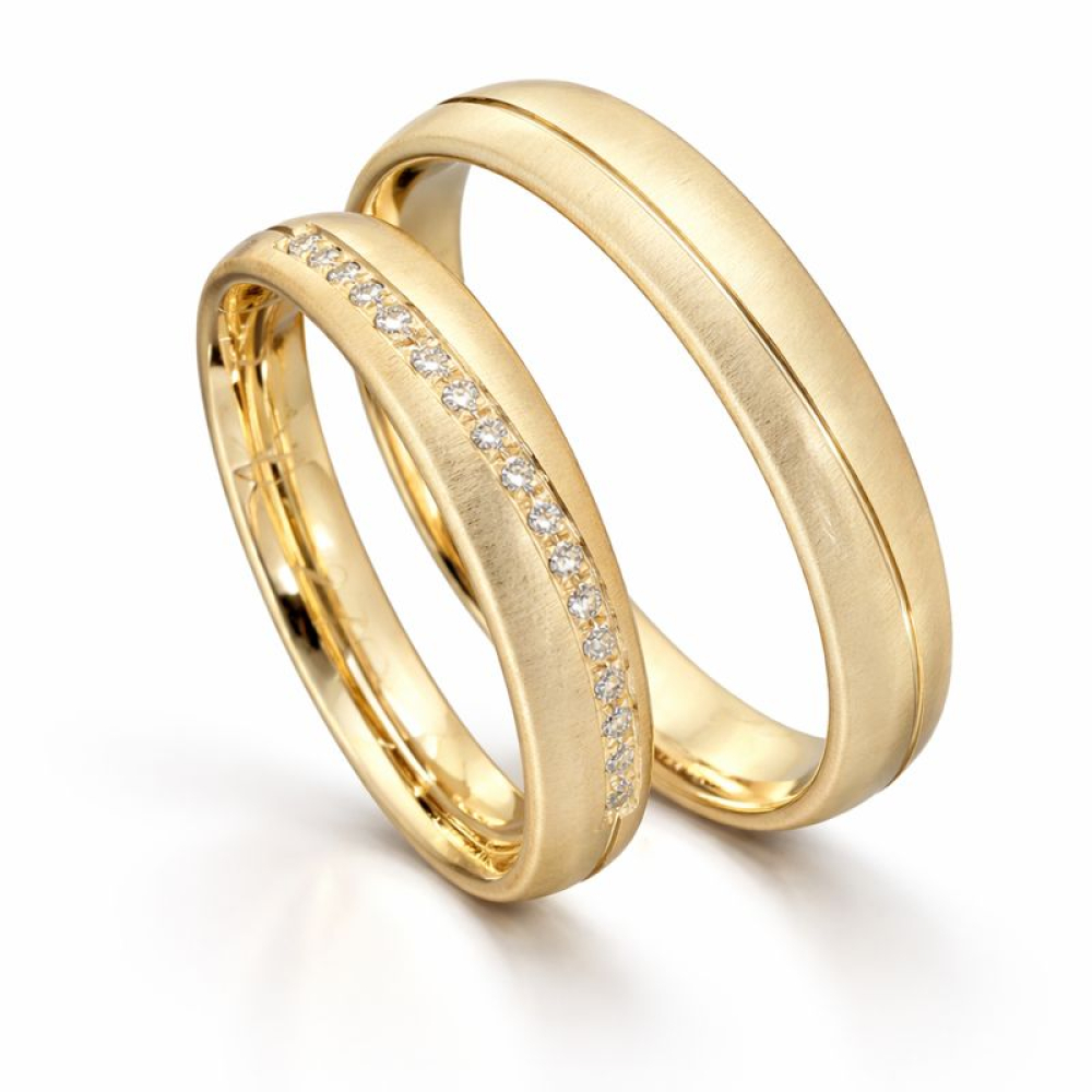 Trauringe 585 Caramellgold – quermatt mit umlaufender Glanzrille & Brillanten