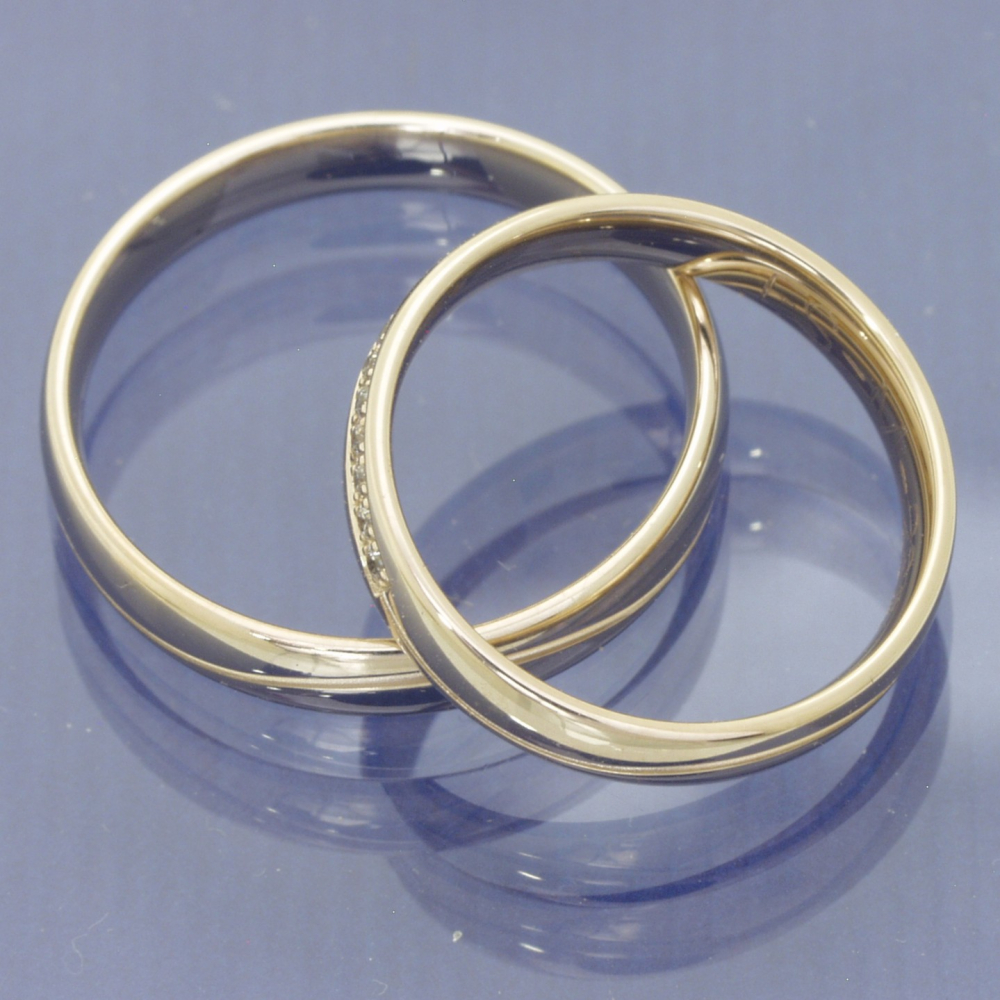 Preview: Trauringe 585 Caramellgold – mit Wellenrille & Brillantbesatz