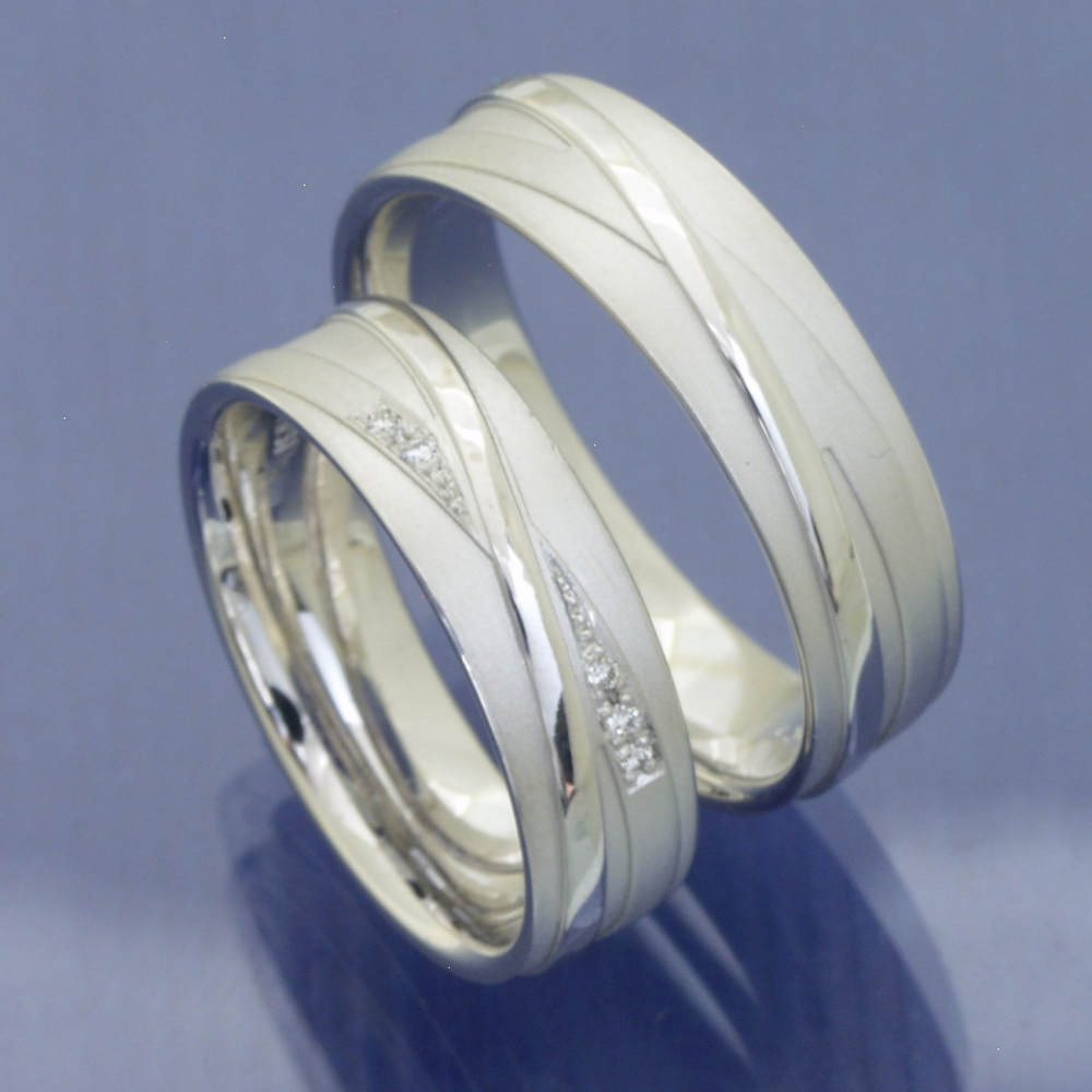 Trauringe aus 585 Weißgold – Modern, elegant & harmonisch geschwungen