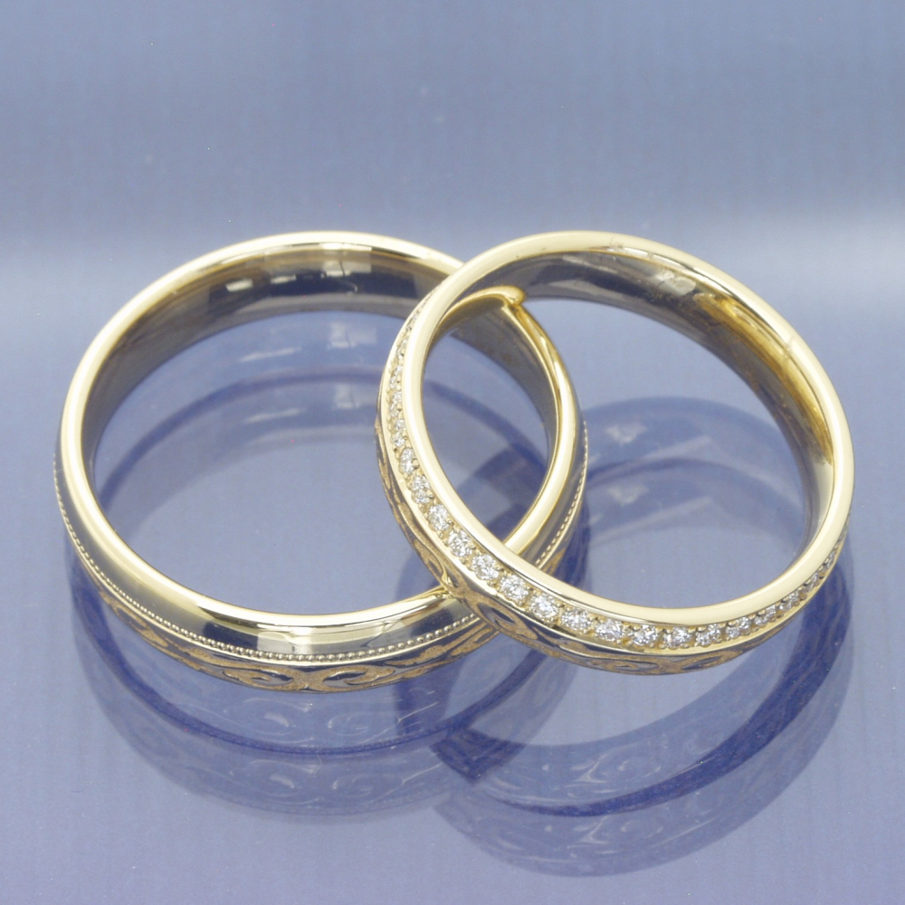 Preview: Exklusive Trauringe aus 585 Apricotgold – mit Unendlichkeitsmuster & funkelnden Brillanten