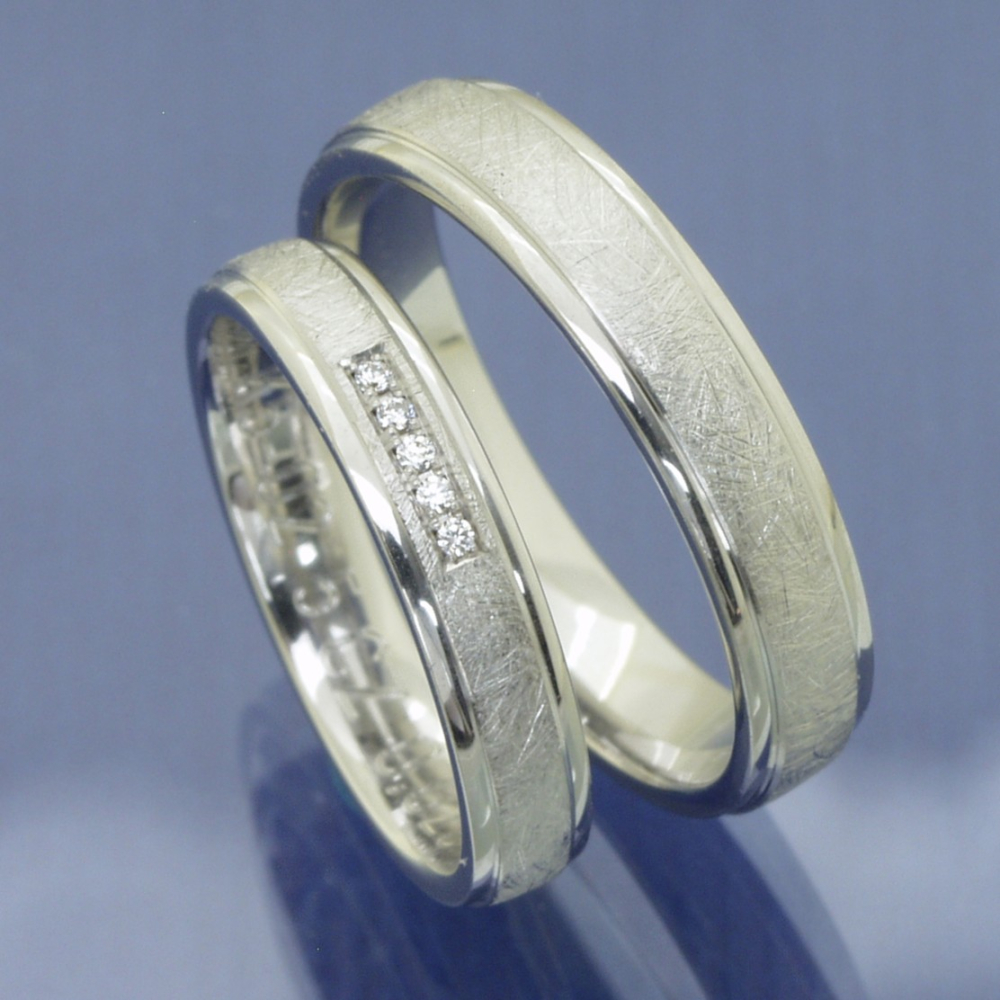 Preview: Palladis Trauringe aus 333 Palladium – Edler Kontrast mit feinem Brillantbesatz