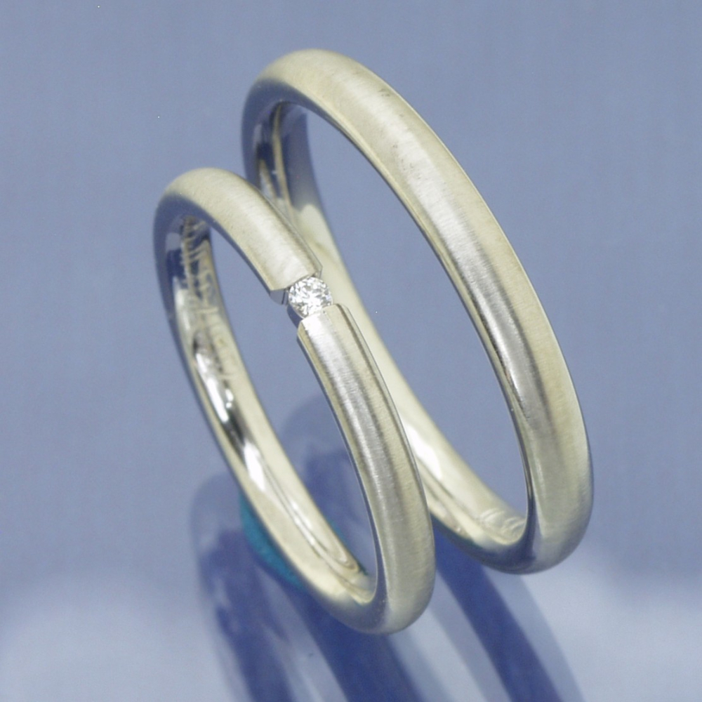 Preview: Schmale Palladis Trauringe aus 333 Palladium – Spannoptik