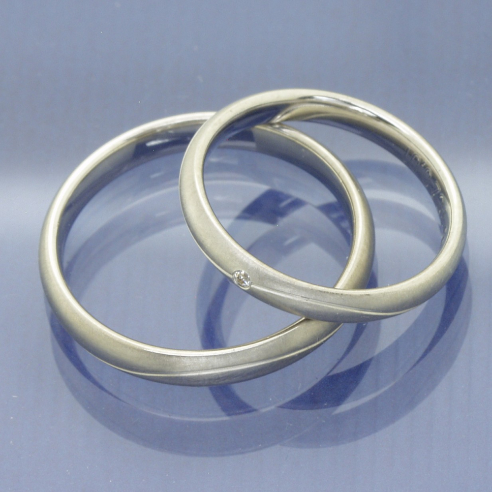 Preview: Palladis Trauringe – klare Linien mit feiner Eismatt-Struktur