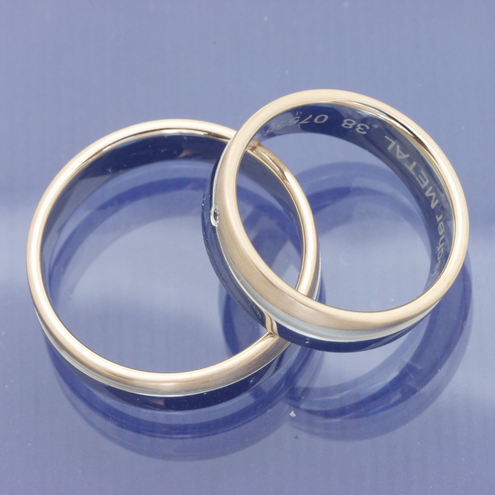 Preview: Klassisch & Charaktervoll – Trauringe aus 585 Weiß- und Rotgold