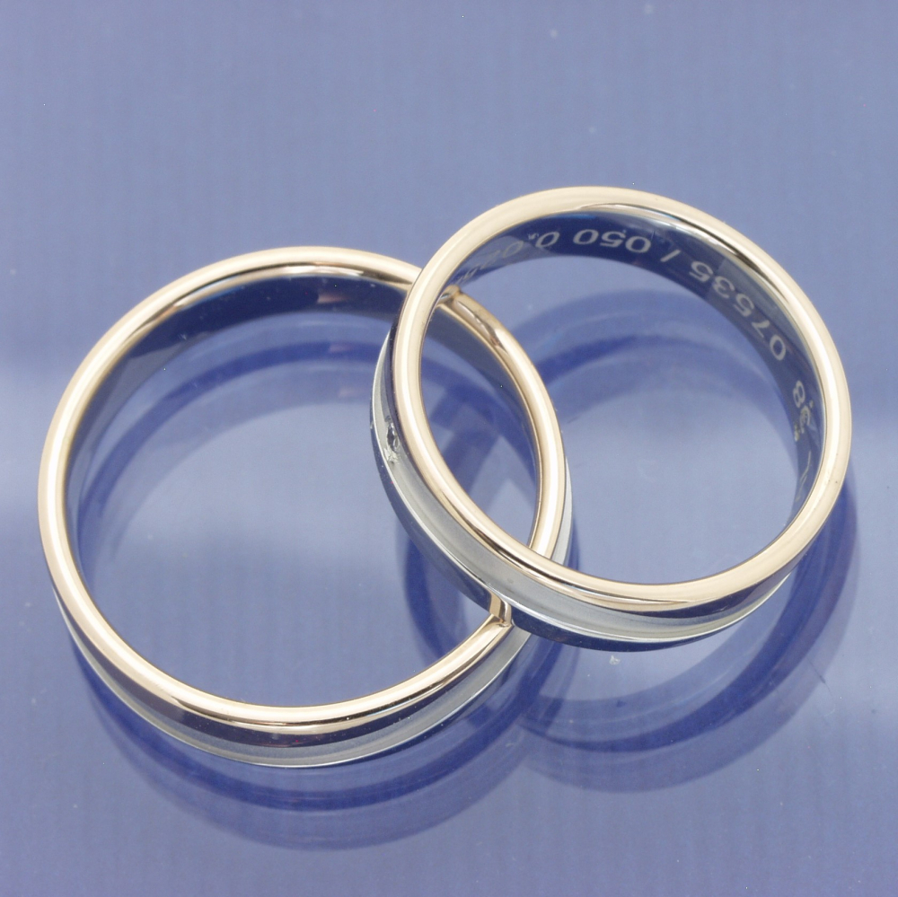 Preview: Harmonie in Gold – Trauringe mit umlaufendem Mattstreifen