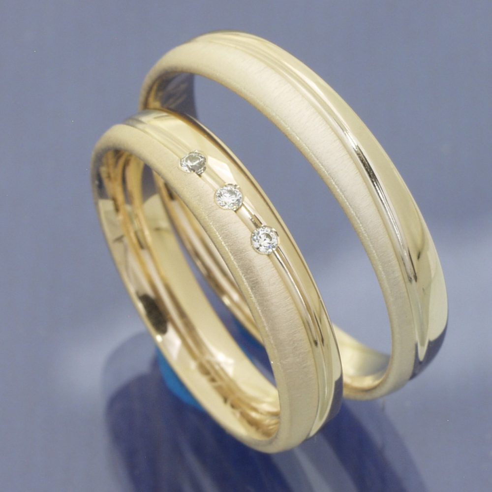 Trauringe 585 Caramellgold – quermatt & poliert mit Brillanten