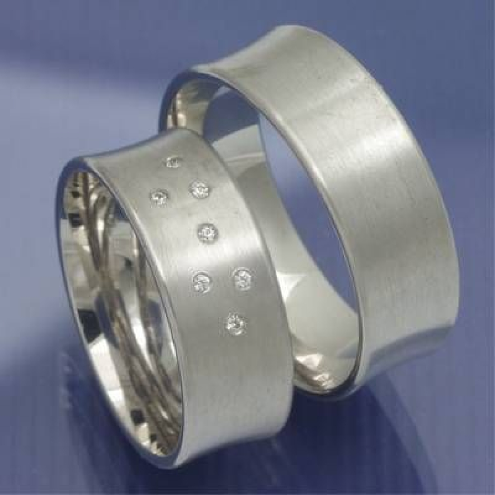 7,5 mm breite Weissgold Trauringe der Serie Spirit of Love P1049822