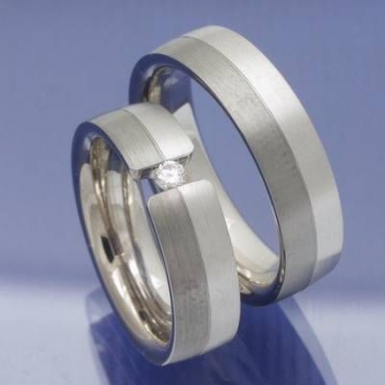 Eheringe aus zwei verschiedenen 585 Weißgoldlegierungen SW421