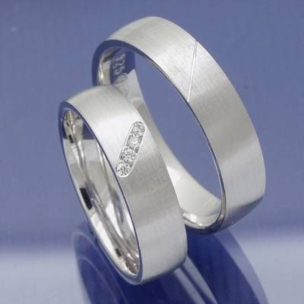 schlichte 585 Weissgold Trauringe mit Brillanten P2188374