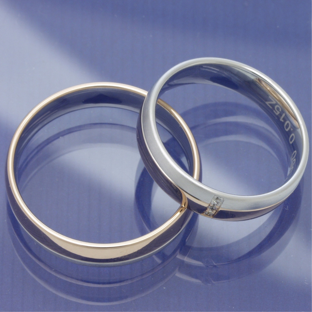 Preview: Feine Kontraste – Eheringe aus 585 Rot- und Weißgold