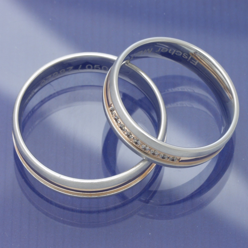 Preview: Funkelnde Liebe – Trauringe aus 585 Weiß- und Rotgold