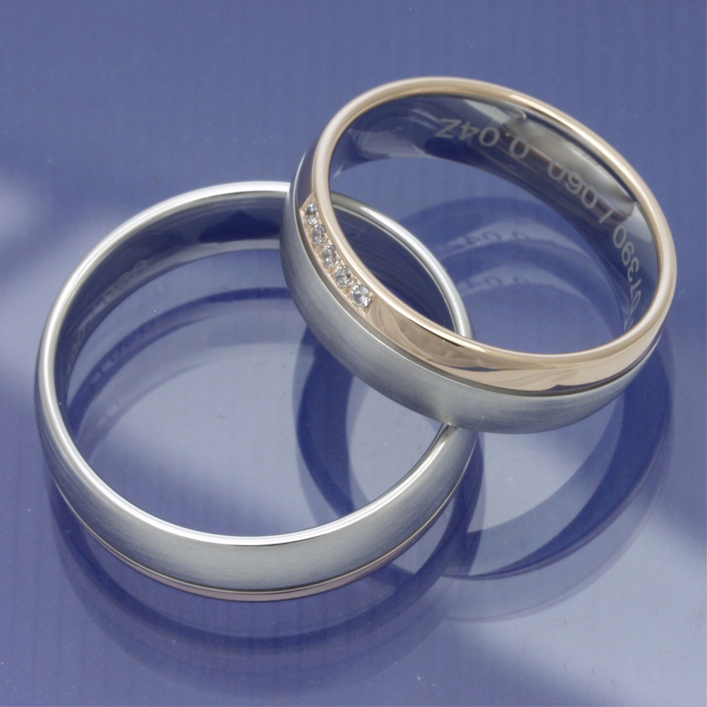 Preview: Zweisamkeit in Gold – Trauringe aus 585 Weiß- und Rotgold