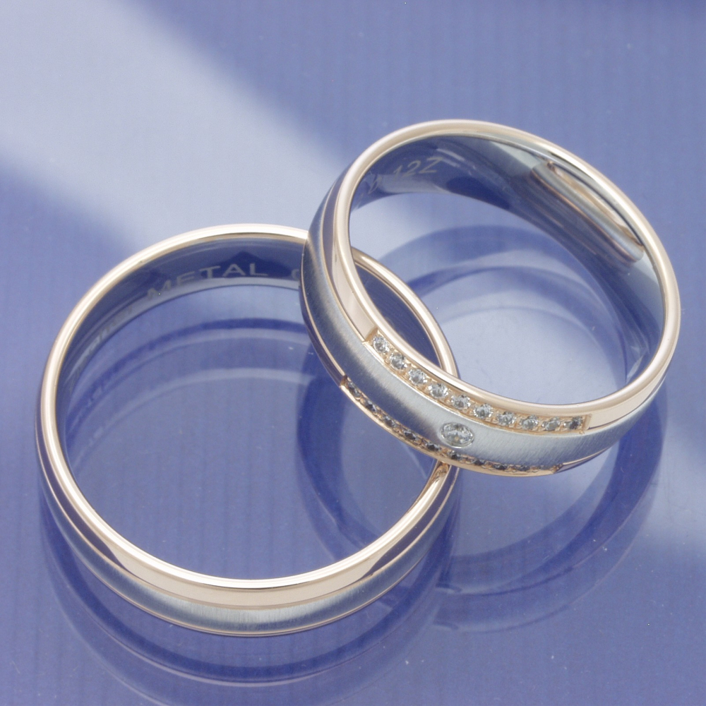 Preview: Strahlende Liebe – Eheringe aus 585 Rot- und Weißgold