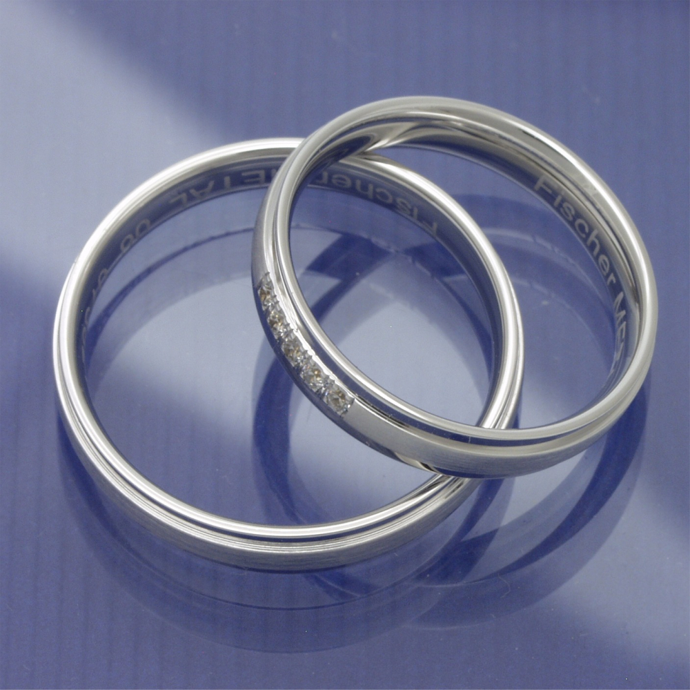 Preview: Weissgold Trauringe mit erhabenen mattiertem Streifen P4112871