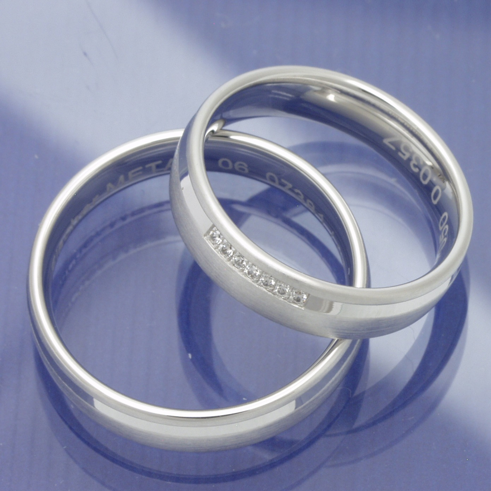 Preview: Weissgold Eheringe mit Glanzstreifen und 7 Brillanten P4112885