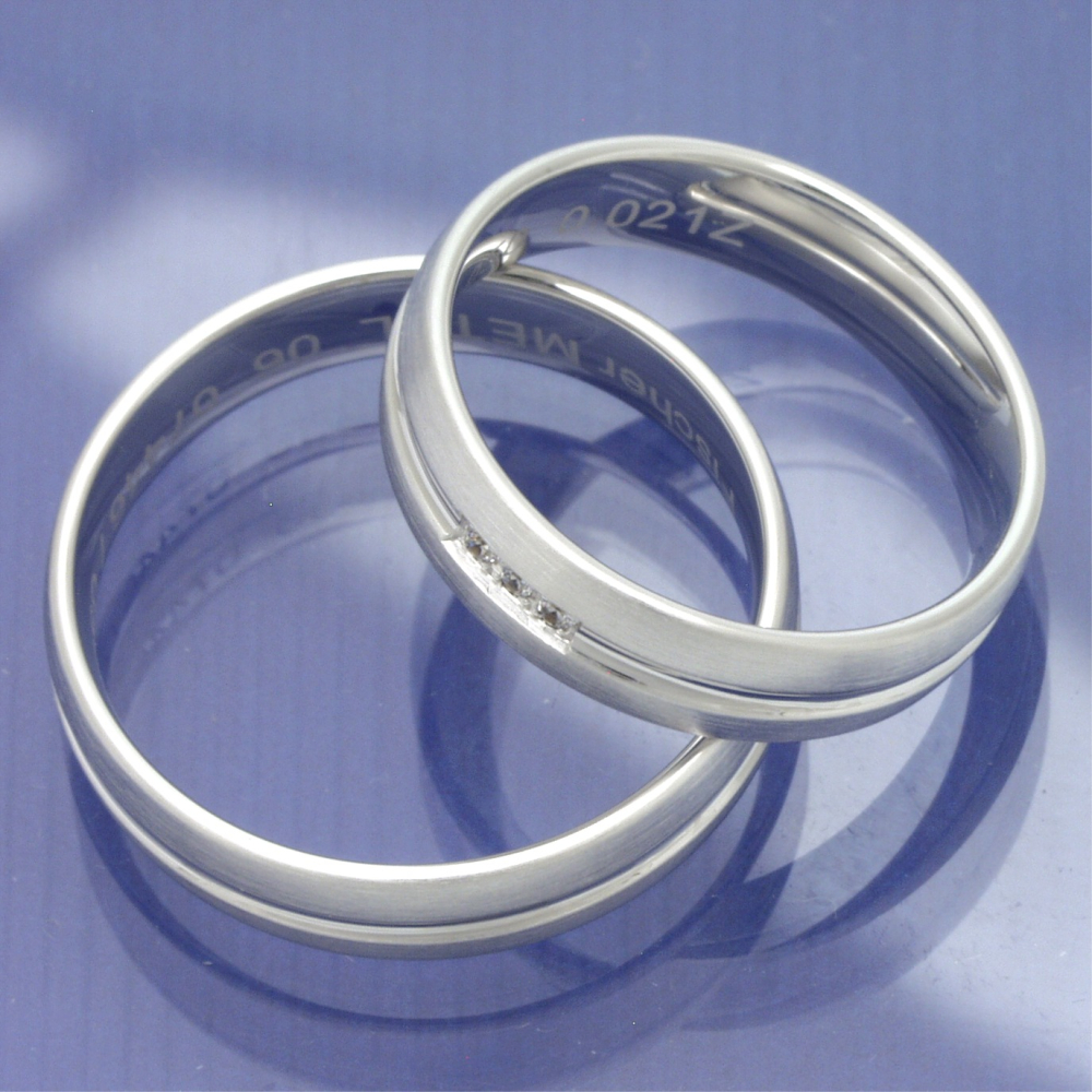 Preview: Weissgold Eheringe mit breiter Glanzrille P4112904