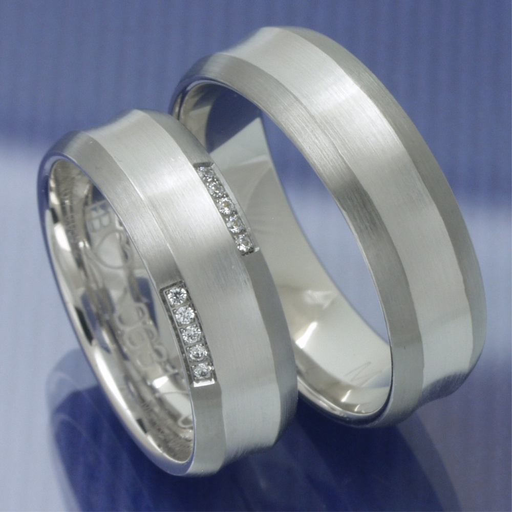 Trauringe aus 585 Weissgold Black und White Collection P5079049