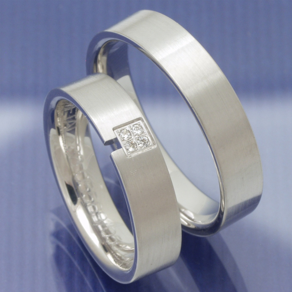 Trauringe aus 585 Weissgold mit Kerbe und 4 Brillanten P6159116