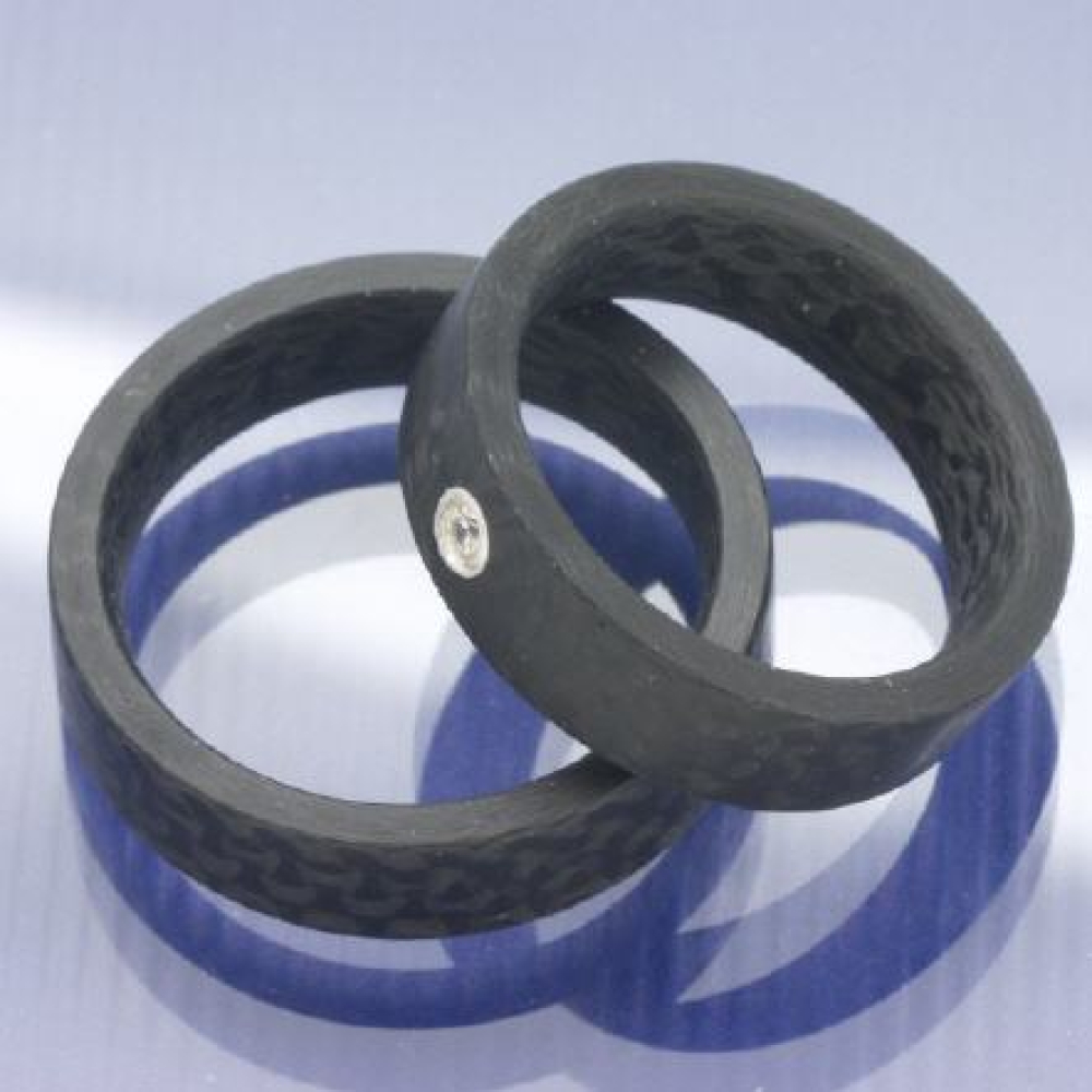 Preview: Eheringe aus Carbon mit Edelstahl Fassung P7111999