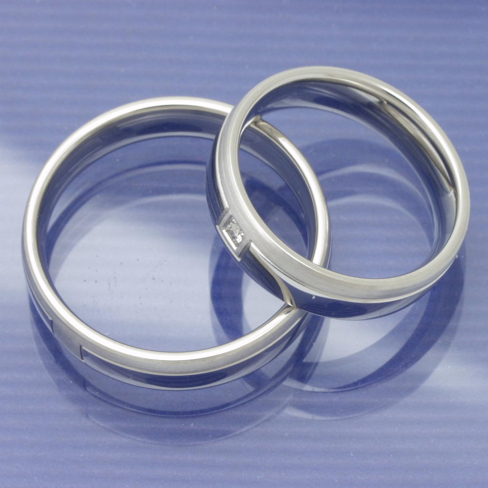 Preview: Trauringe aus platiniertem Silber mit einem Brillant P9043084