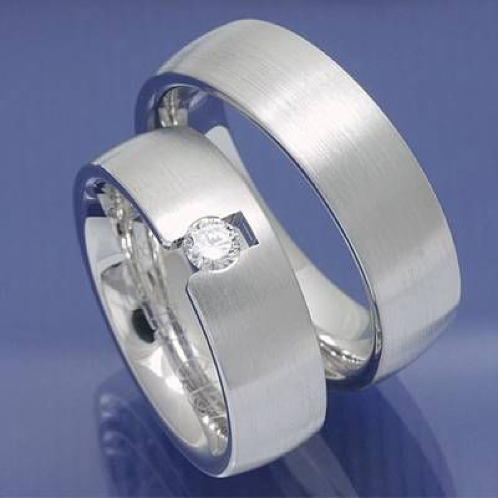 Trauringe aus 585 Weissgold mit einem 0,15 ct TW-si Brillant P9308091