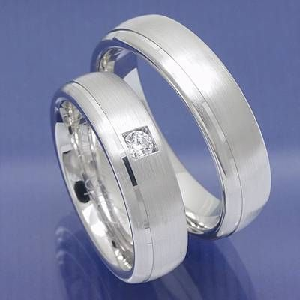 Trauringe aus 585 Weissgold mit einem 0,10 ct TW-si Brillant P9308094