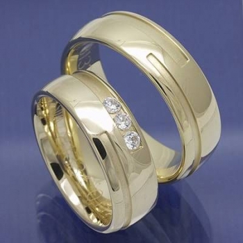 Trauringe aus 585 Gelbgold 3 Brillanten zusammen 0,15 ct P9308098