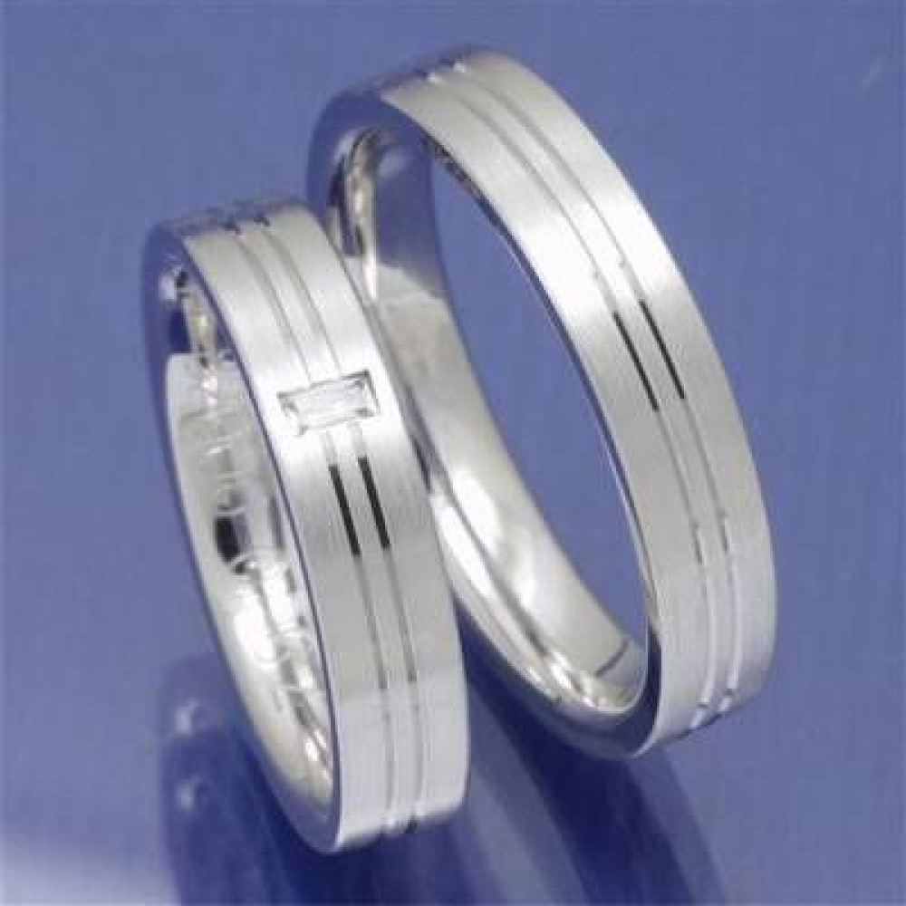 Trauringe aus 585 Weisgold mit einem Baguette Diamanten S2007