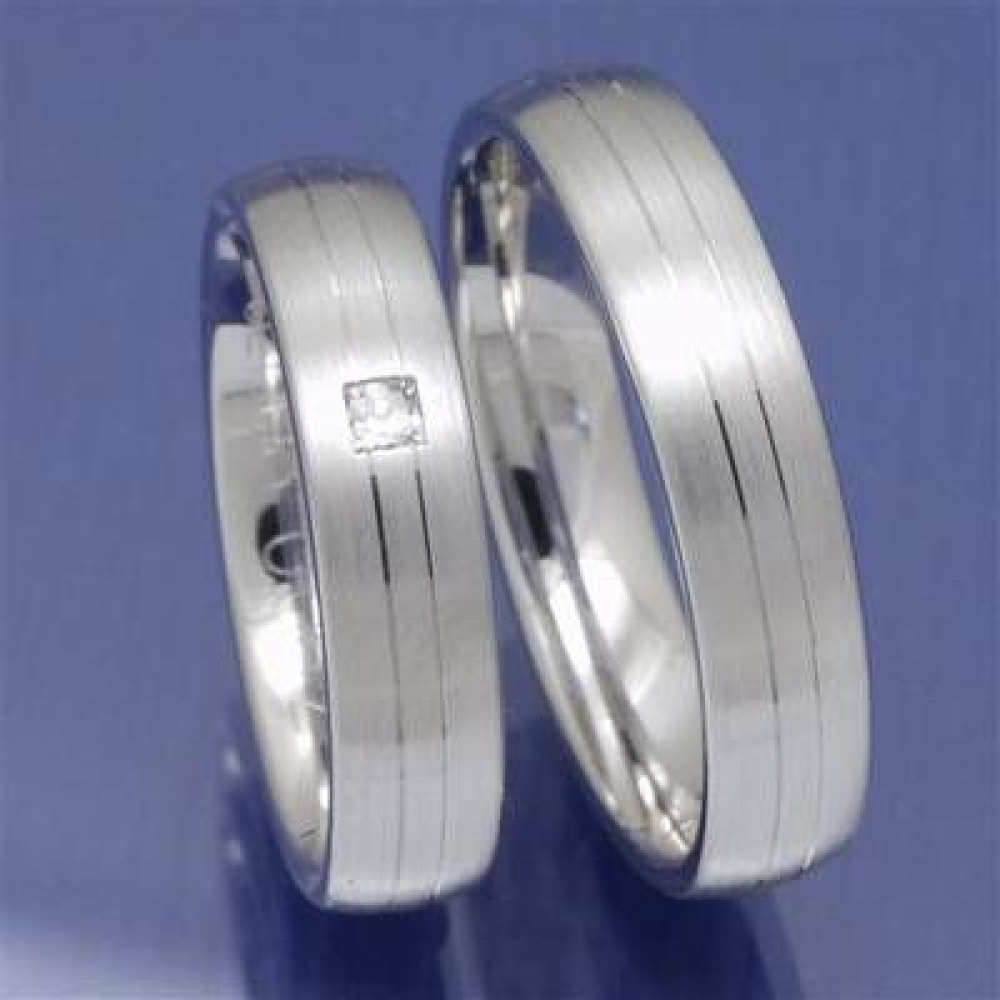 Trauringe aus 585 Weisgold mit einem karre Diamant S2009