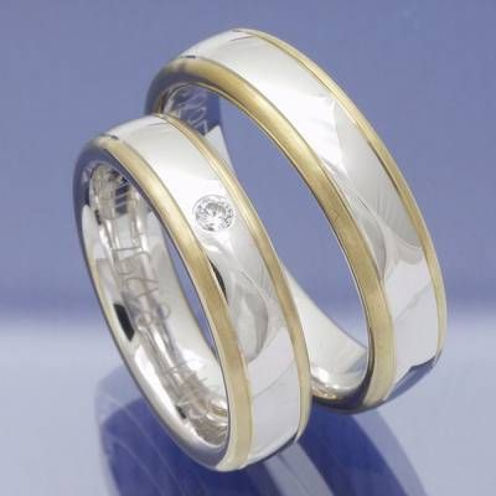 Trauringe aus 585 Gelb und Weißgold mit Brillant S294