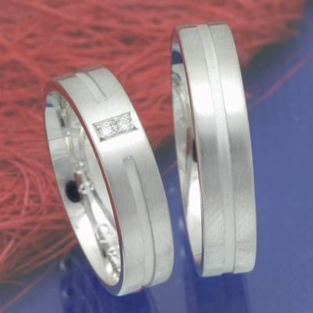 Eheringe Trauringe aus 585/°°° Weißgold mit Brillanten F0615405