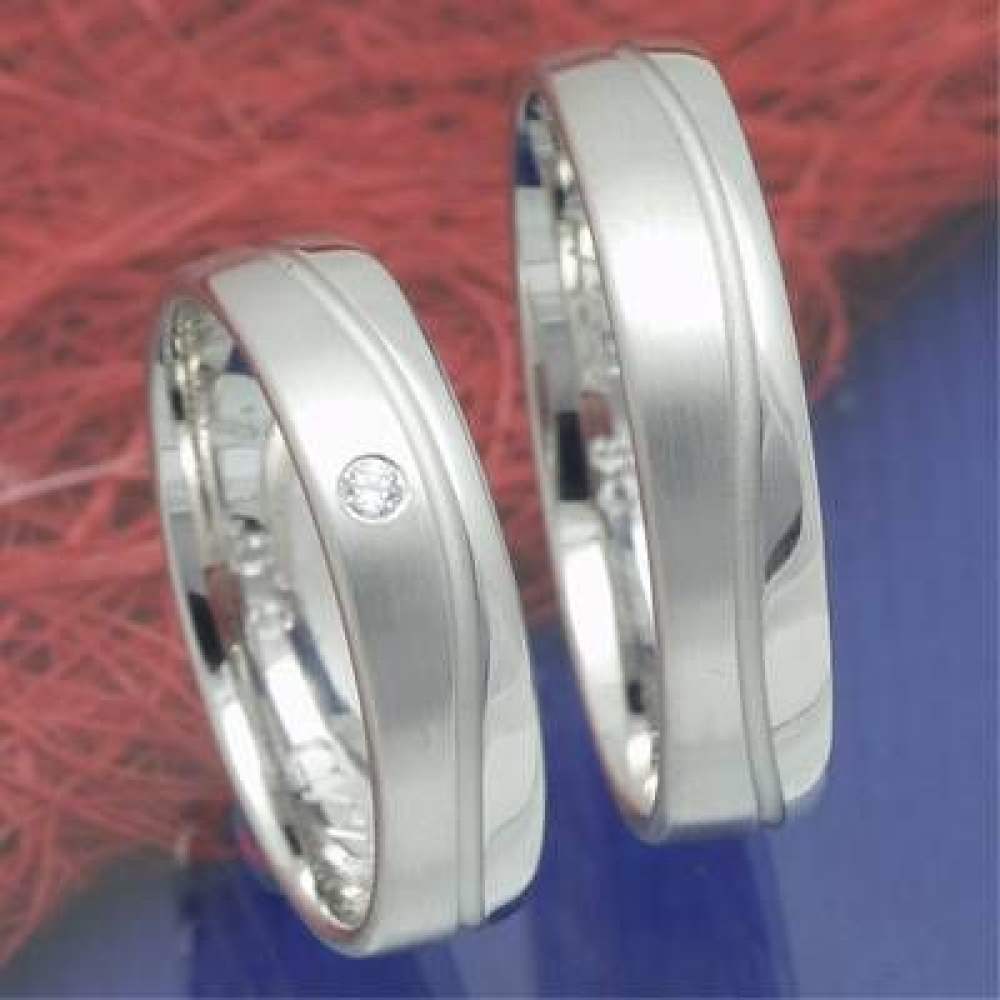 Eheringe Trauringe aus 585 Weißgold mit einem Brillant 061544